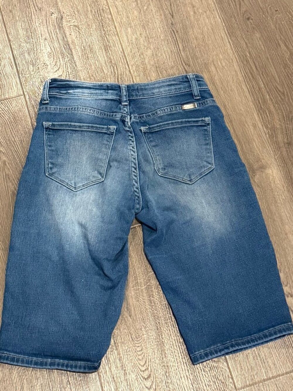 KanCan Bermuda Jean Shorts Size 24 Medium Wash Stretch Mid Rise Knee Length - Picture 4 of 8